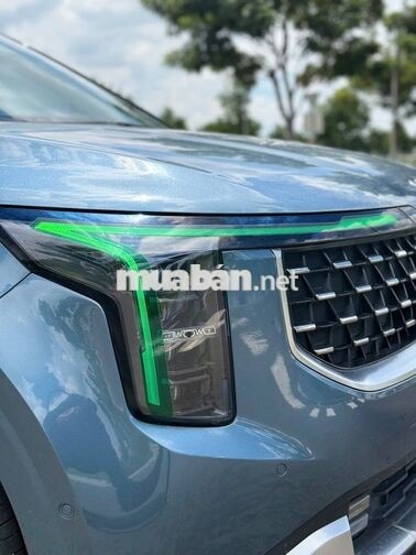 Kia Carnival Signature 2024 Xanh ngọc 8 vạn