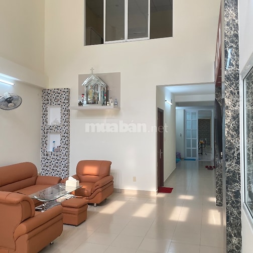 BÁN NHÀ LỚN CĂN ĐÔI. DT:8,1-37m, DT:298m, DTSD: 500m, một lầu đúc