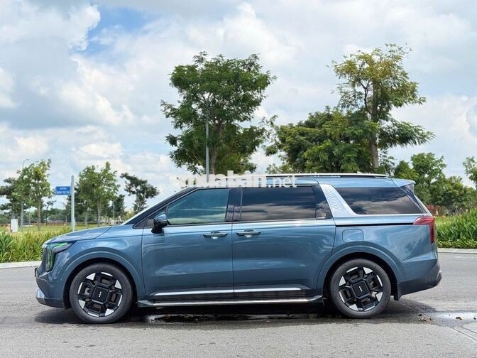 Kia Carnival Signature 2024 Xanh ngọc 8 vạn