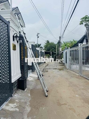 NHÀ LẦU MÁI THÁI ĐẸP XINH MỚI XÂY CÒN *** 1 căn