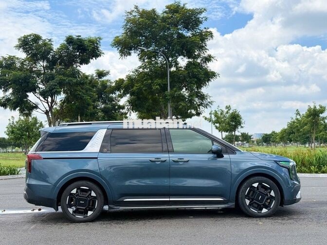 Kia Carnival Signature 2024 Xanh ngọc 8 vạn
