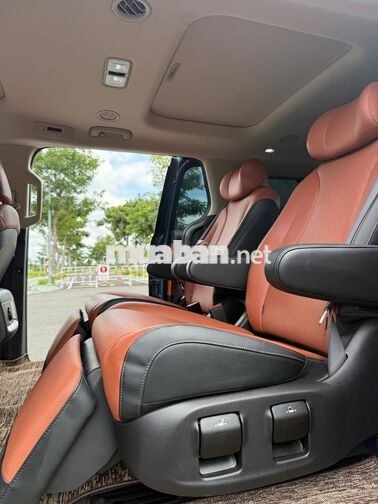 Kia Carnival Signature 2024 Xanh ngọc 8 vạn