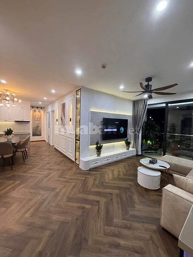 Bán khách sạn 10 tầng phố Tây Hồ, DT 640m2, ô tô vào nhà, kinh doanh