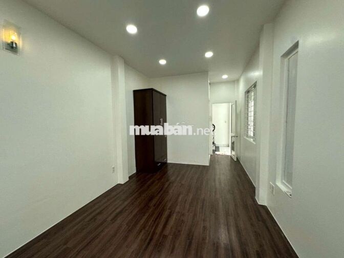 NHÀ ĐẸP 4 TẦNG - GÓC 2 MT - CÓ MÁY LẠNH 