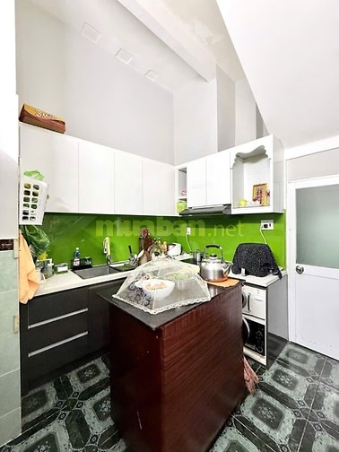 Nhà Sư Vạn Hạnh. Diện tích 46m (4m*11,6m). Hẻm thông , 4tầng , giá 9tỷ