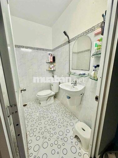 NHÀ NGAY CHỢ MINH PHÁT HẺM 8M CÓ MÁY LẠNH GIÁ 8,5 TRIỆU