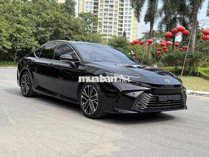 CẦN BÁN TOYOTA CAMRY 2.0Q MODEL 2025 SIÊU MỚI