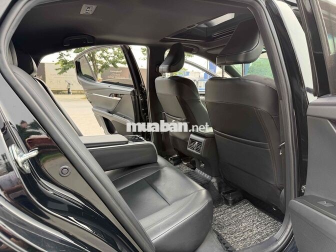 CẦN BÁN TOYOTA CAMRY 2.0Q MODEL 2025 SIÊU MỚI