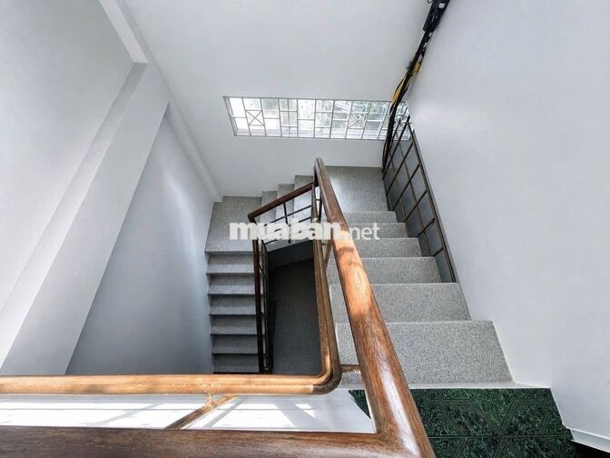 Ngô Gia Tự • Sát MT • 4 Tầng • 4 - 5 PN