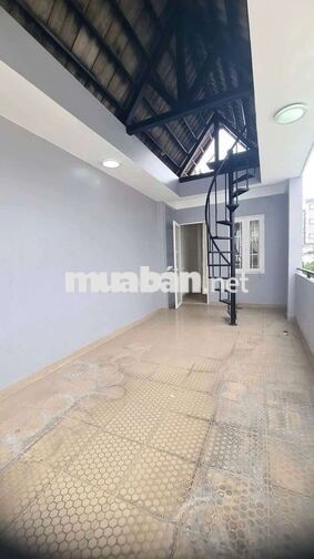 Ngay chợ Phạm Thế Hiển.(3,3m x 22m).