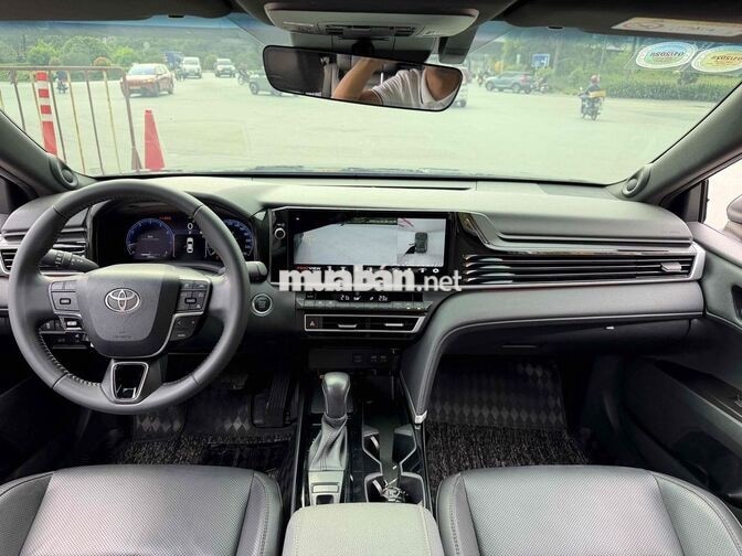 CẦN BÁN TOYOTA CAMRY 2.0Q MODEL 2025 SIÊU MỚI