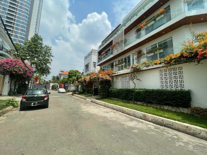 Bán đất compound Nguyễn Văn Hưởng 300m2, 12x25m, 90 Tỷ