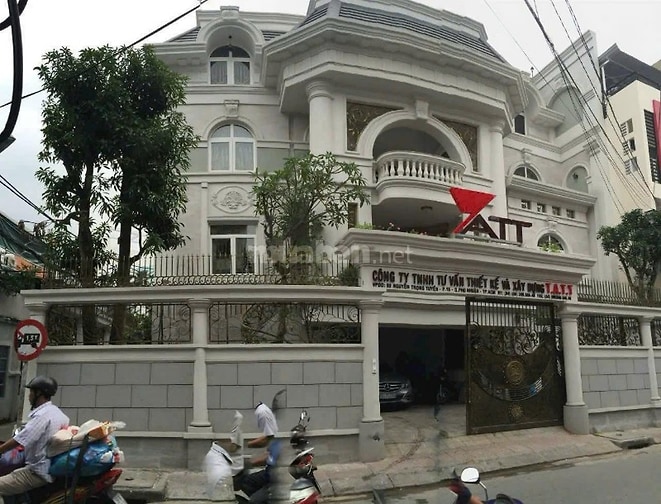 Bán tòa nhà góc 2MT 93 Nguyễn Trọng Tuyển ngang 17m 1T3L có hồ bơi