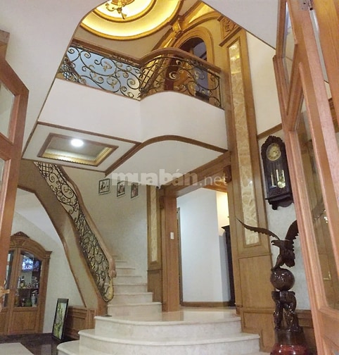 Bán tòa nhà góc 2MT 93 Nguyễn Trọng Tuyển ngang 17m 1T3L có hồ bơi