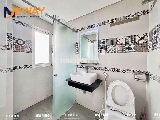 Phòng trống sẵn đầy đủ nội thất cửa sổ trời ngay Cầu Nguyễn Văn Cừ 
