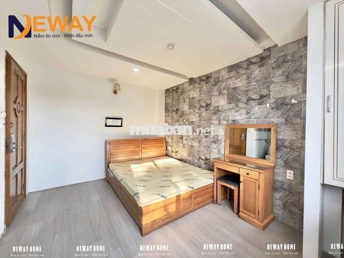 Phòng trống sẵn đầy đủ nội thất cửa sổ trời ngay Cầu Nguyễn Văn Cừ 