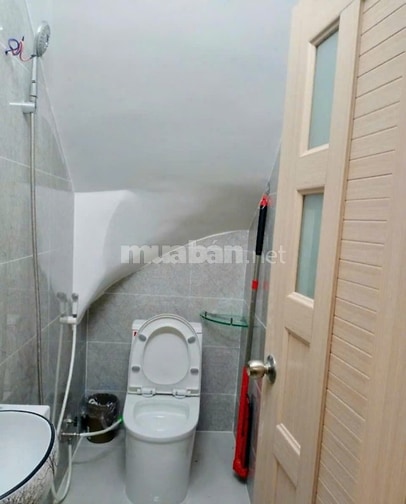 Bán nhà hẻm cụt, yên tĩnh, đầy đủ nội thất, giao nhà ngay, gần chợ.