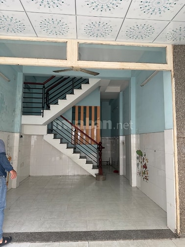 Nhà Trường Chinh, ĐHT: DT: 4x11, 2 tầng lầu