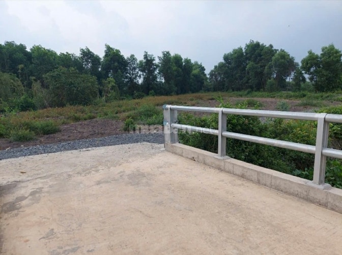 Bán đất 2600m2 thổ cư và CLN mặt tiền ĐT 830 Đức Hòa, Long An 
