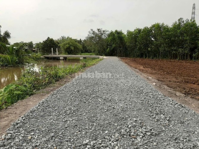 Bán đất 2600m2 thổ cư và CLN mặt tiền ĐT 830 Đức Hòa, Long An 