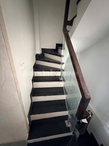 Chính chủ cho thuê căn hộ nội thất cao cấp, tiện nghi, để ô tô miễn ph