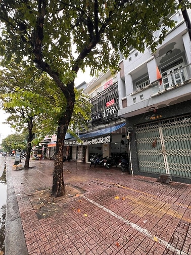 Nguyên Căn MT Minh Phụng - Diện tích: 8,5 x 26m. 3 Tầng