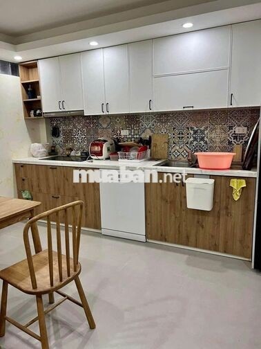 Cho thuê nhà Vũ Ngọc Phan, 50m² 4,5 tầng, sân thượng rộng chỉ 16,5tr