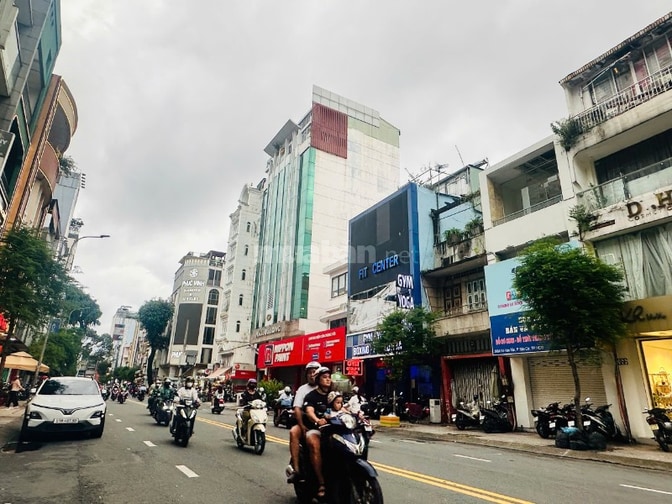 Cho thuê nhà mặt tiền Võ Văn Tần- Ngang 16m-6 Tầng- Giá:350 triệu!