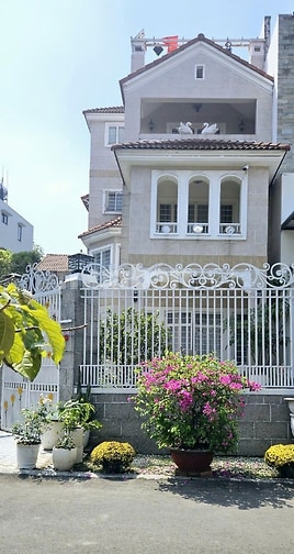 Nhà 4 tầng , ngay đầu góc quận 2  đường 30 khu compound 