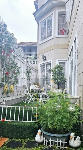 Nhà 4 tầng , ngay đầu góc quận 2  đường 30 khu compound 