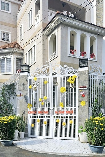 Nhà 4 tầng , ngay đầu góc quận 2  đường 30 khu compound 