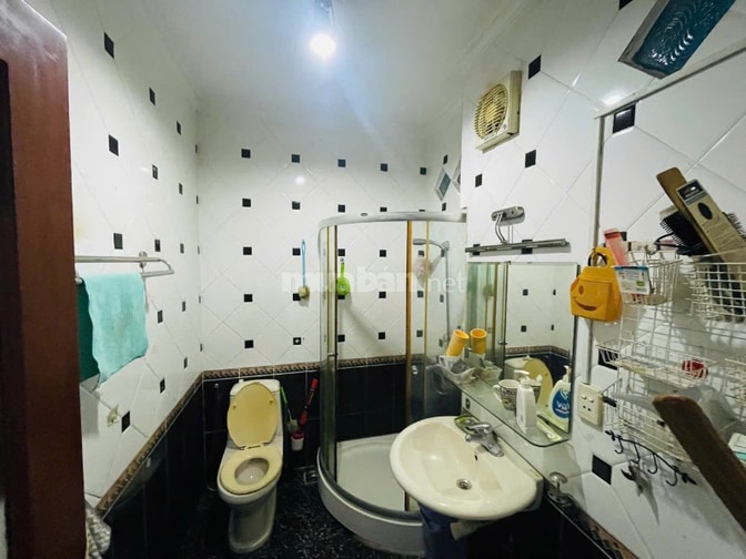 Nhà hẻm nhựa lớn khu VIP gần sân bay 135m2 5 tầng kinh doanh 22.5 tỷ