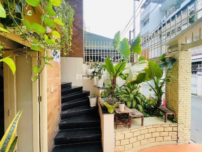 Nhà hẻm nhựa lớn khu VIP gần sân bay 135m2 5 tầng kinh doanh 22.5 tỷ