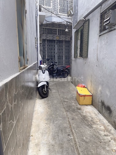 Hơn 3 tỷ 4 tầng đúc Trường Chinh Gần chợ Hoàng Hoa Thám , 4x9 sổ hồng 