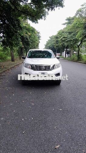 Nissan Navara Trắng Xe bán tải