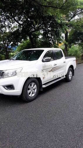Nissan Navara Trắng Xe bán tải