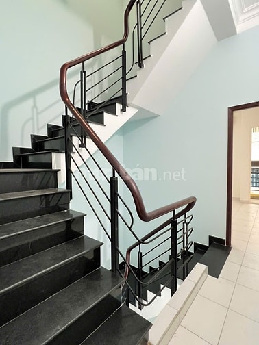 Nhà nguyên căn HXH Nguyễn Trãi. DT 3,5x14m, 4 tầng ST