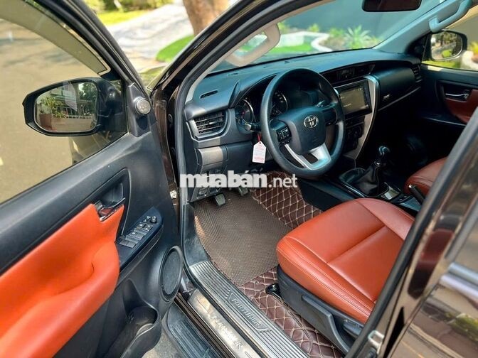 Toyota Fortuner 2019 Màu Ruby - nội thất Nâu