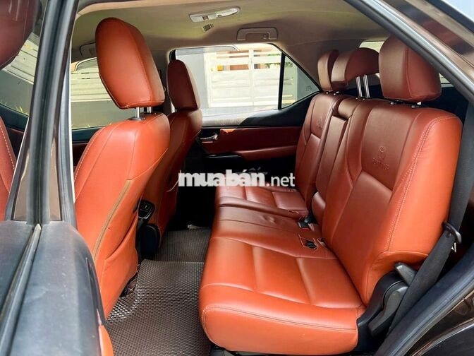 Toyota Fortuner 2019 Màu Ruby - nội thất Nâu