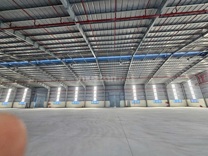 Cho thuê nhà xưởng 1800m2 KCN Hoàng Gia, giá chỉ 180tr/tháng