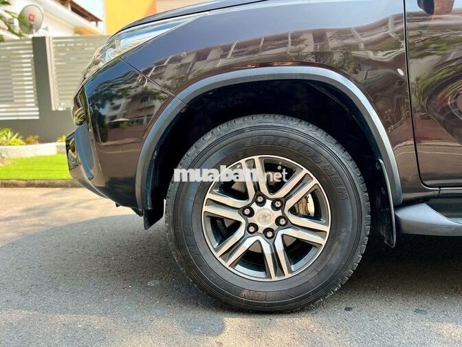 Toyota Fortuner 2019 Màu Ruby - nội thất Nâu