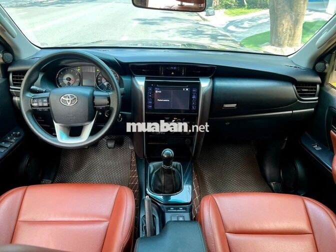 Toyota Fortuner 2019 Màu Ruby - nội thất Nâu