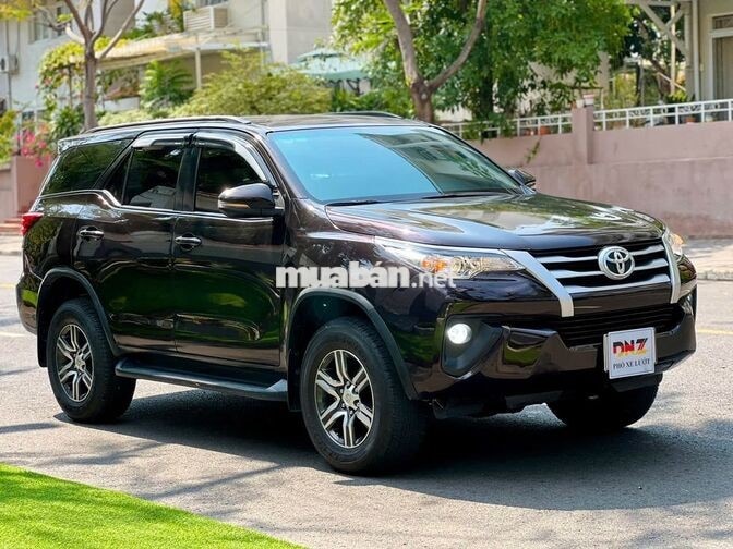 Toyota Fortuner 2019 Màu Ruby - nội thất Nâu