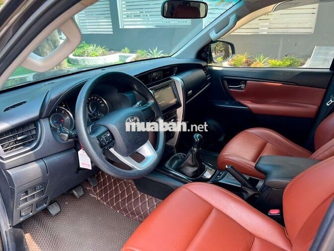 Toyota Fortuner 2019 Màu Ruby - nội thất Nâu