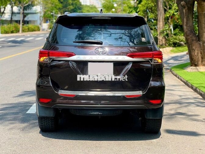 Toyota Fortuner 2019 Màu Ruby - nội thất Nâu