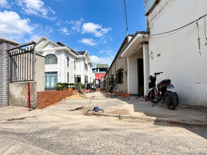 Bán đất mặt tiền 4x22m - đường 2 chiều gần 551 Lê Văn Khương, Q12