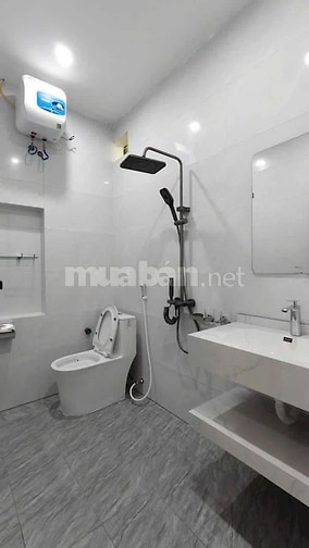 Hiếm nhà mặt tiền quận 2 chủ bán gấp