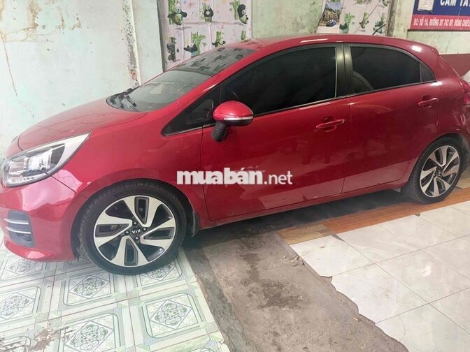 Kia Rio Hatchback 5 chỗ màu Đỏ