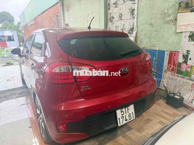 Kia Rio Hatchback 5 chỗ màu Đỏ