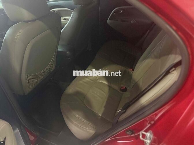 Kia Rio Hatchback 5 chỗ màu Đỏ